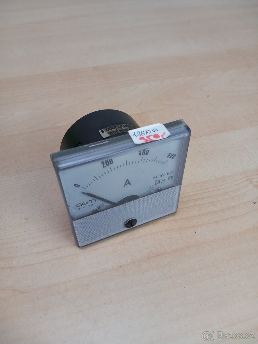 Analogový panelový ampérmetr