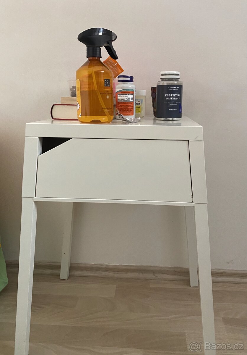 Noční stolek
