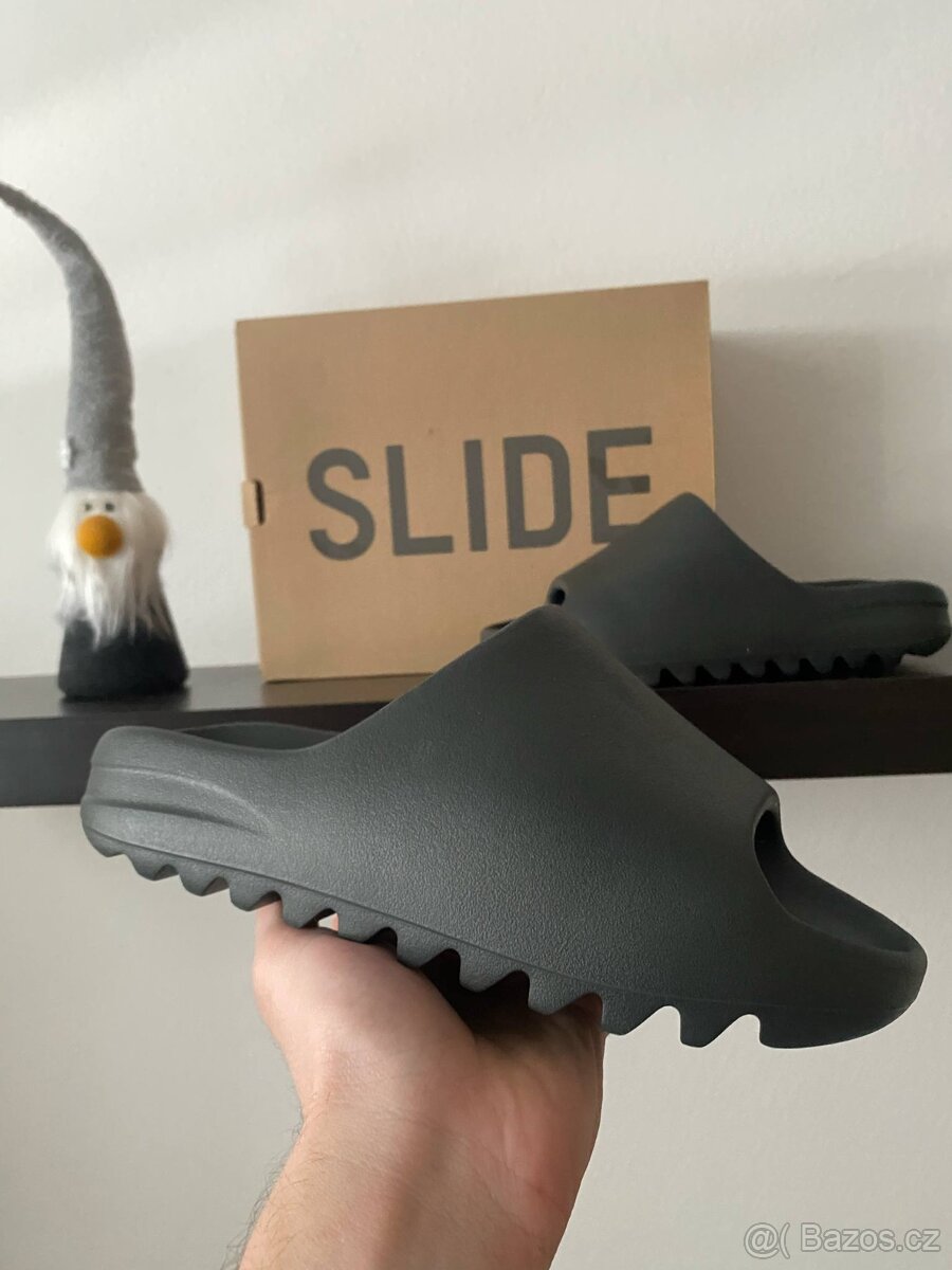 Yeezy Slide Dark Onyx