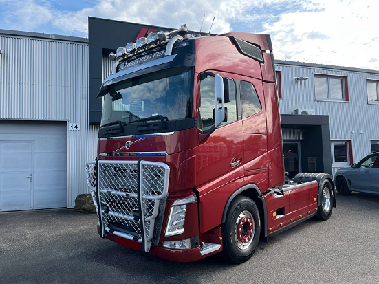 Volvo FH540 - tahač návěsů + hydraulika