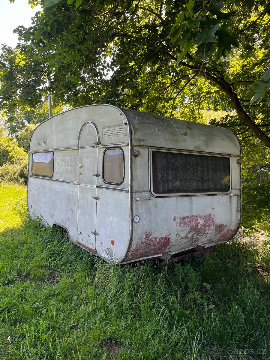 Karavan k trvalemu umisteni /predelank na stanek