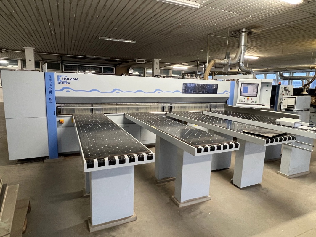 Dělící pila se zadním nakladačem HOLZMA HPL 380 43/22