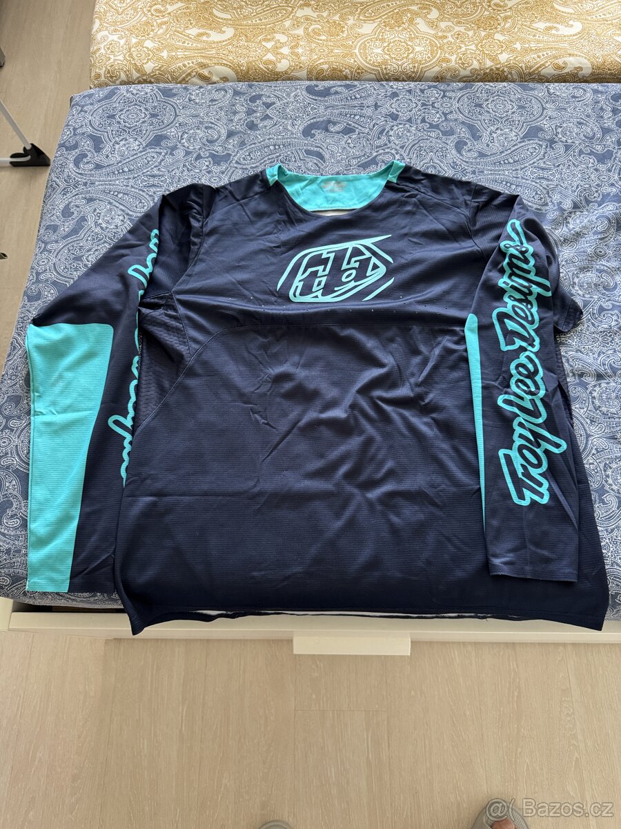 Různé předměty pro horská kola