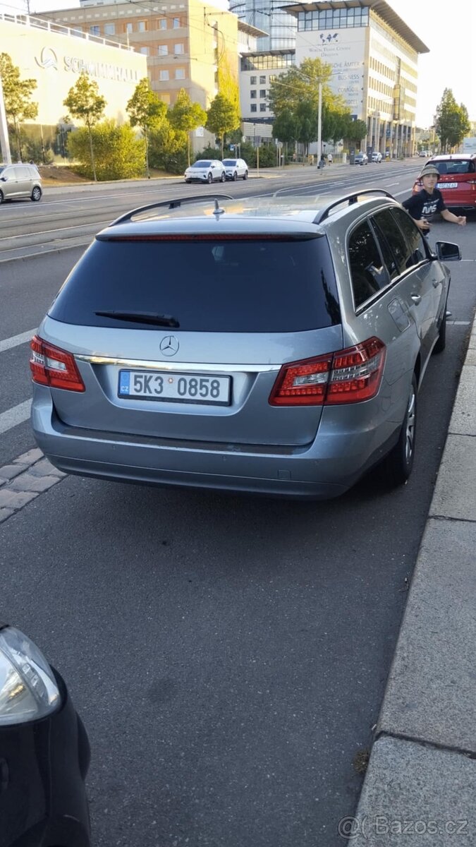 Mersedes benc E 200