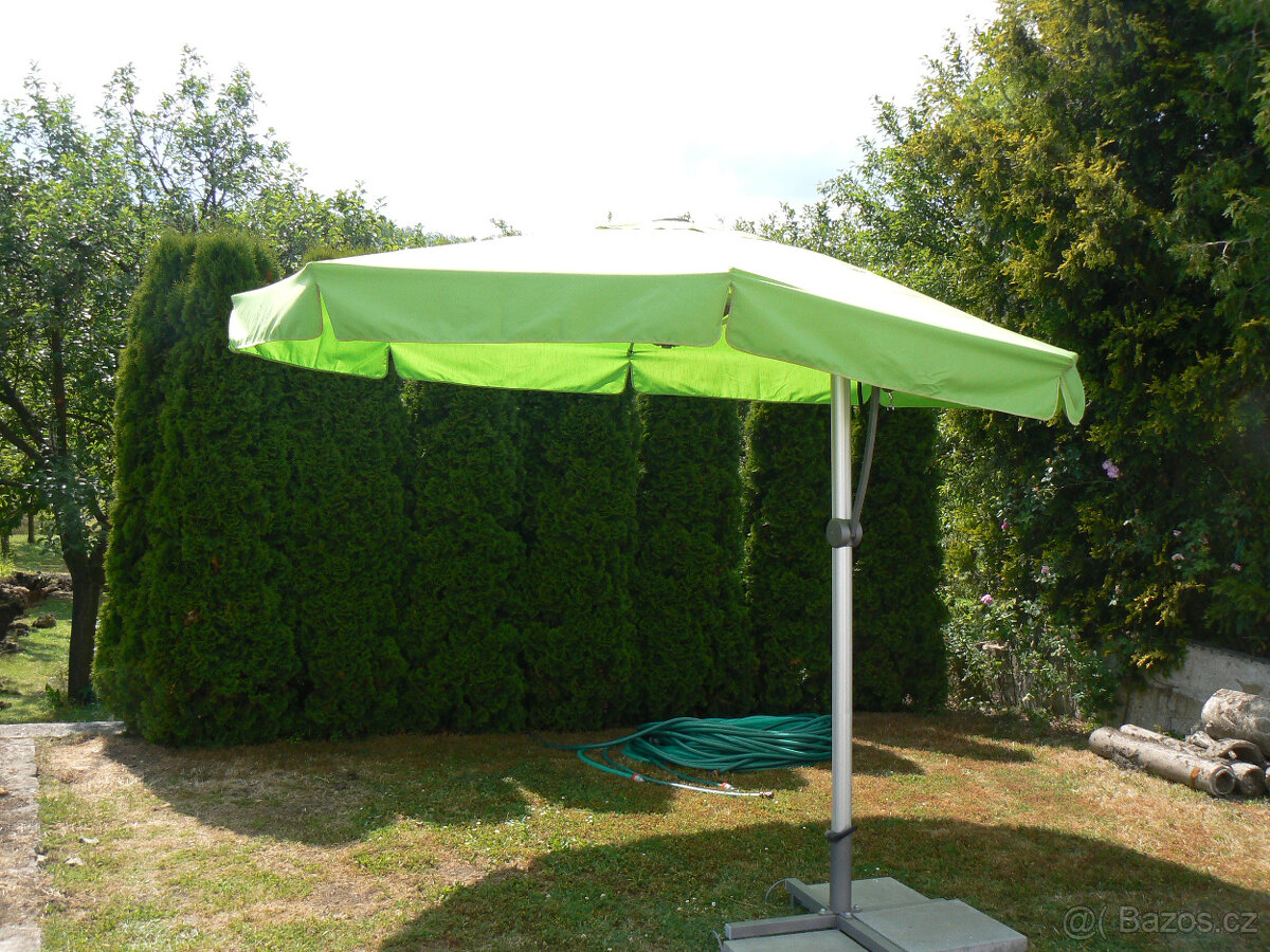 zahradní slunečník otočný o 360°