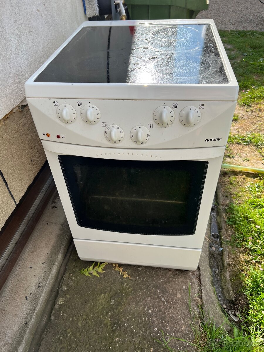 Elektrický sporák Gorenje sklokeramika