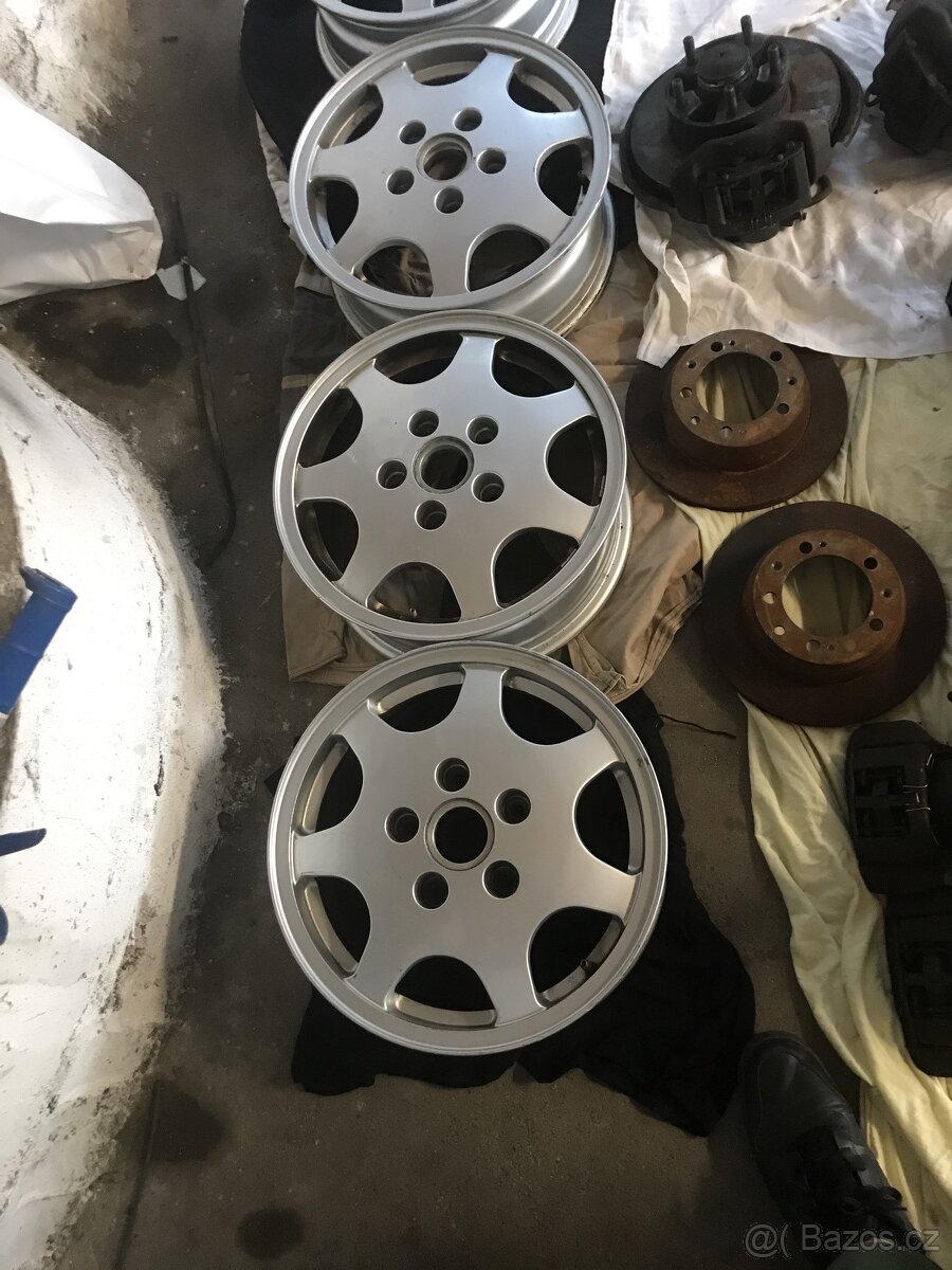díly porsche 944