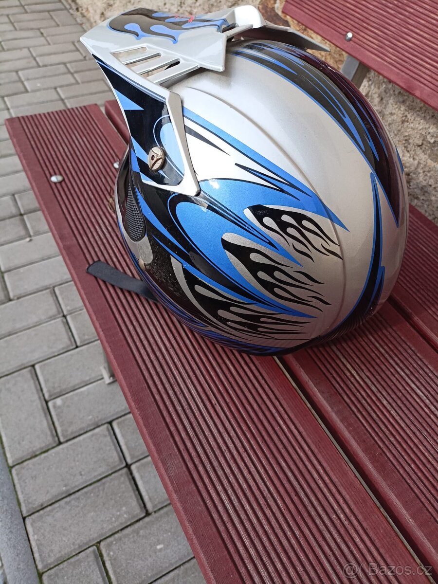 Dětská motokrosová přilba