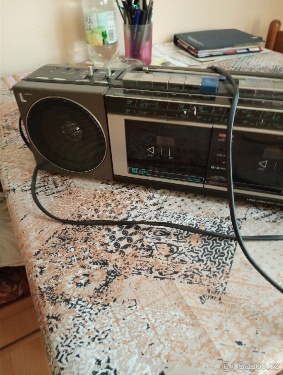 Radiomagnetofon značky AIWA