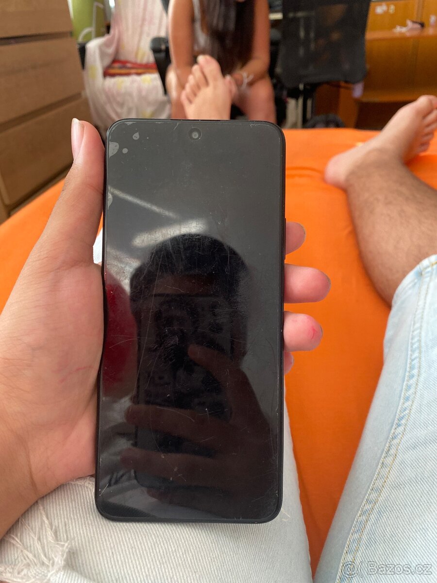 Prodám Honor 200 Smart – s krabicí, neoriginální nabíječkou