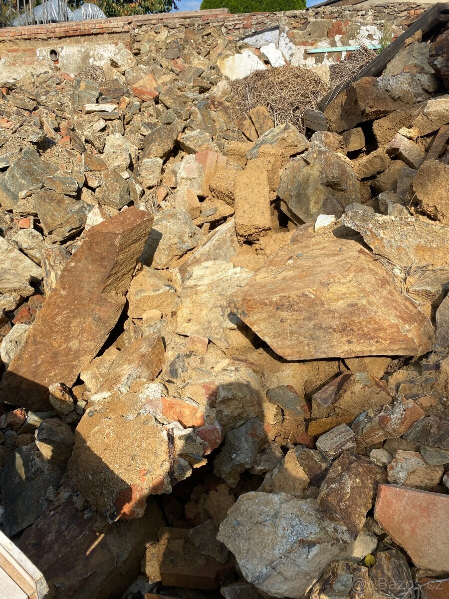 zdarma kvalitní materiál z demolice 100 leté chalupy