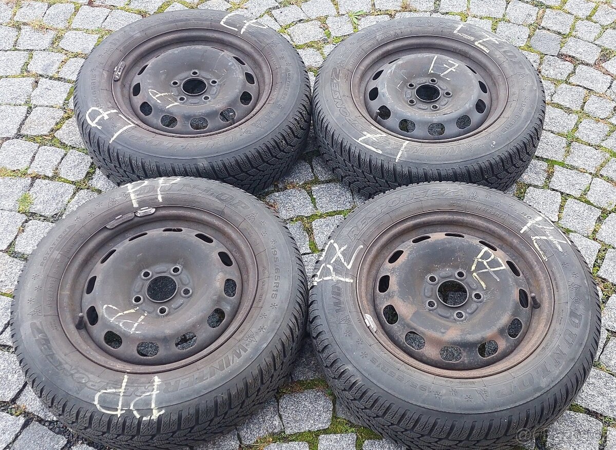 Sadu 4 plechových disků na Ford Focus vč. pneu 195/65 R15
