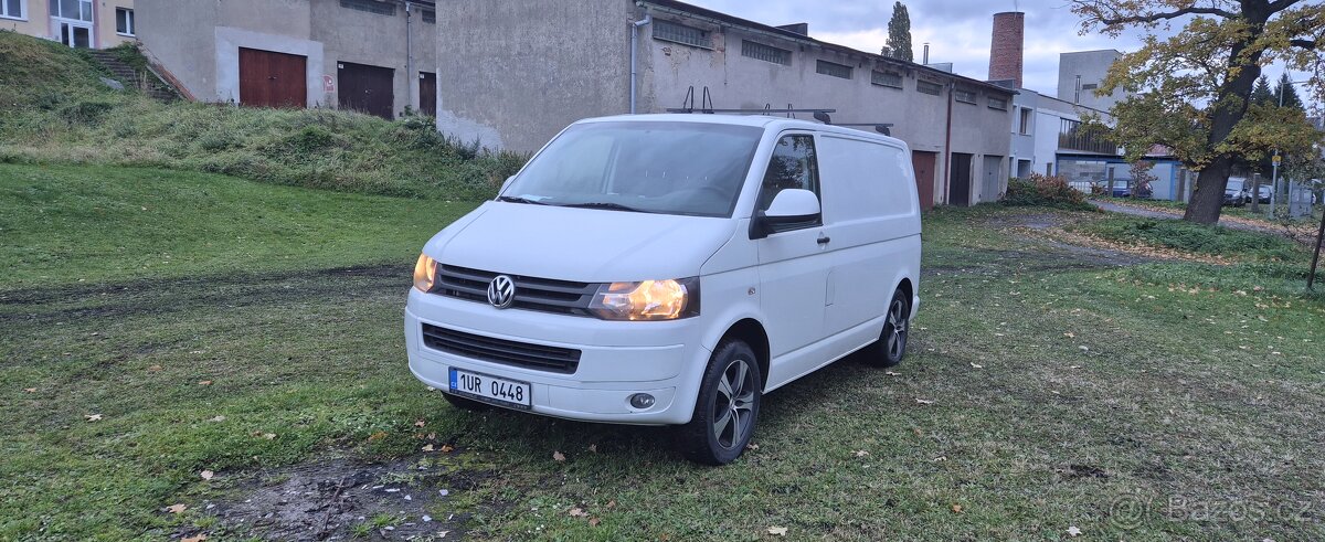 VW Transporter 4Motion 2.0 TDI – dílna, klima, Webasto, tažn