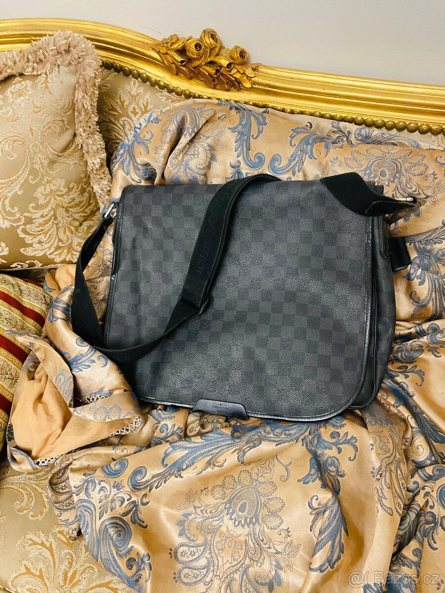 LOUIS VUITTON Daniel Damier Graphite Messenger na notebook