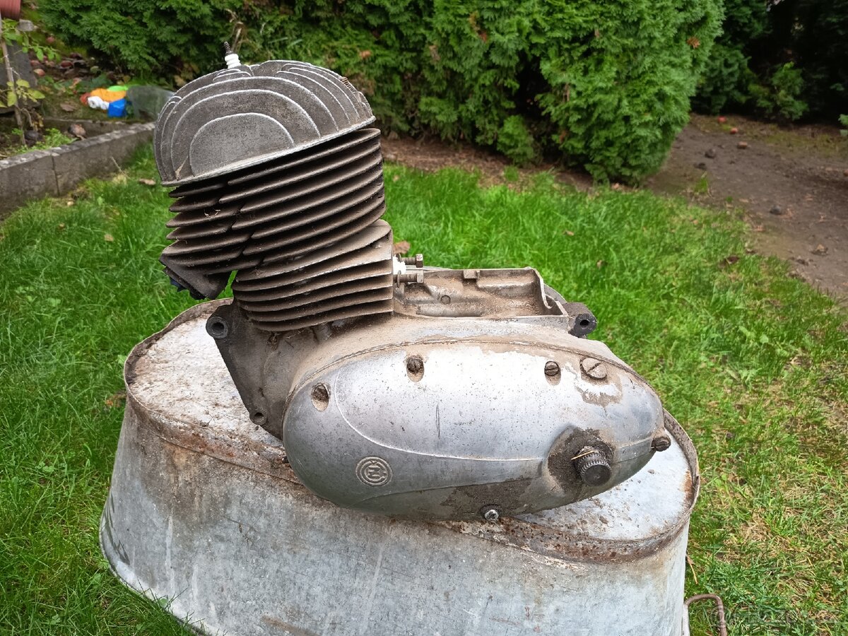 Motor ČZ 175 /450