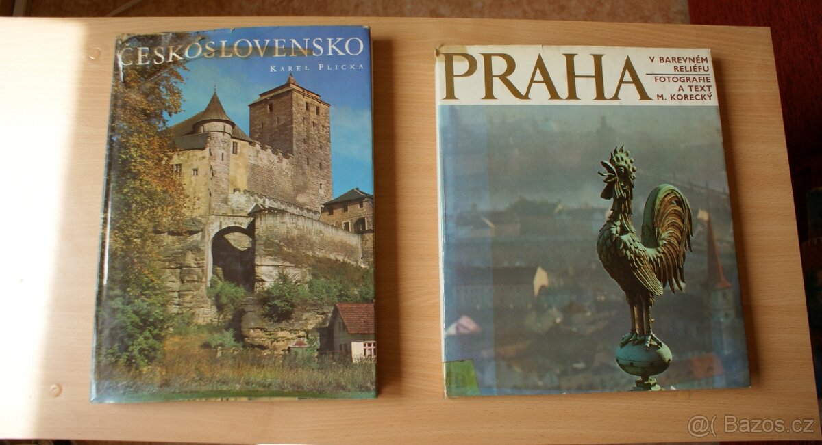 knihy a obrazy, třeba někoho ještě potěší