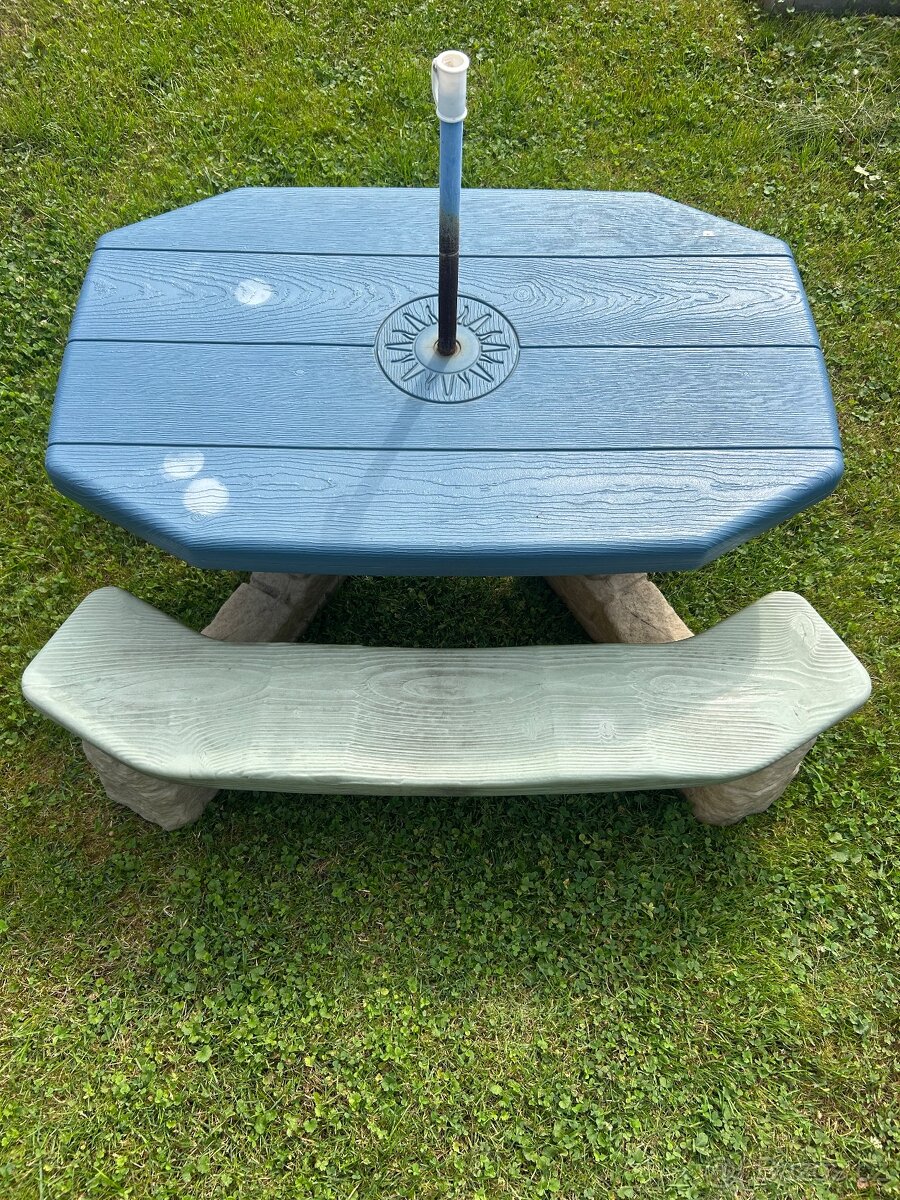 Venkovní stolek Step2