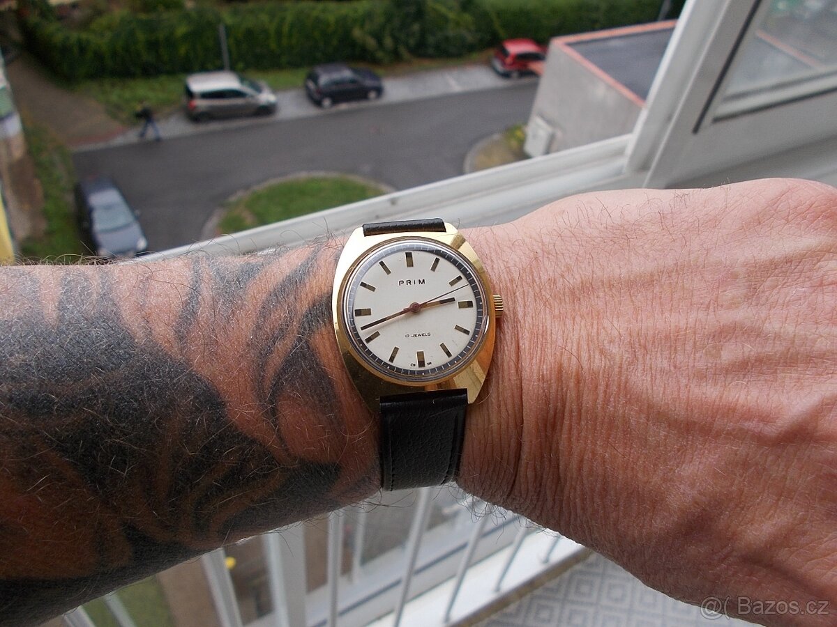 zlacene krasne funkcni hodinky prim rok 1973