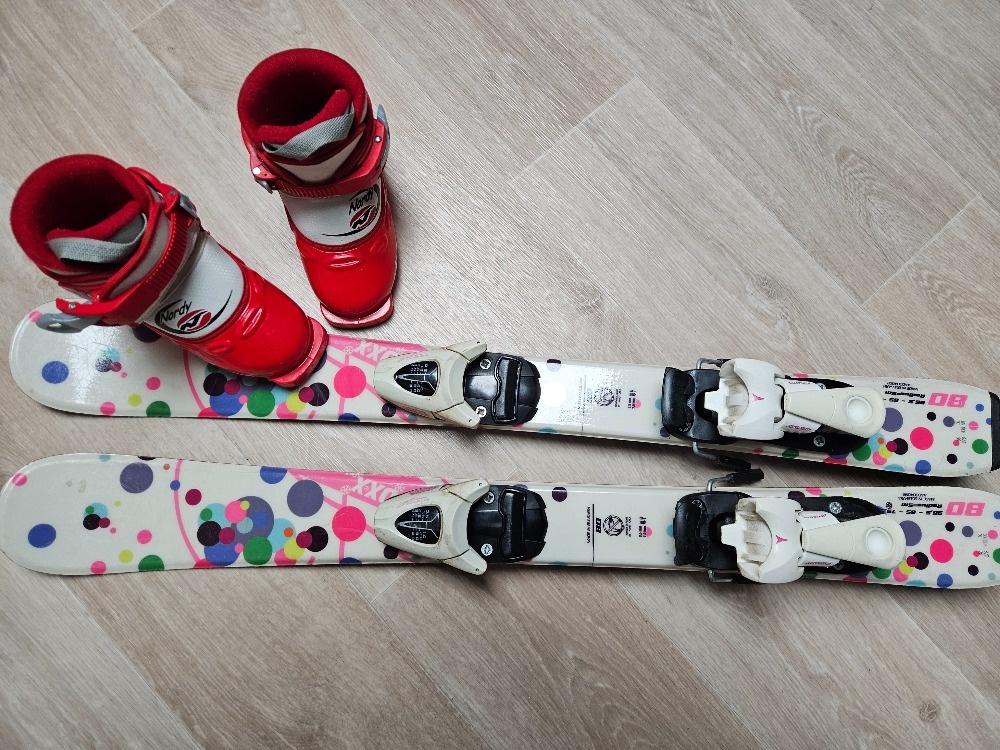 Dívčí lyže 80