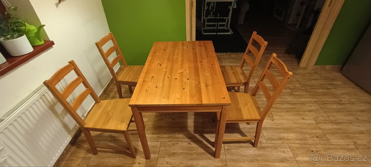 Jídelní stůl IKEA