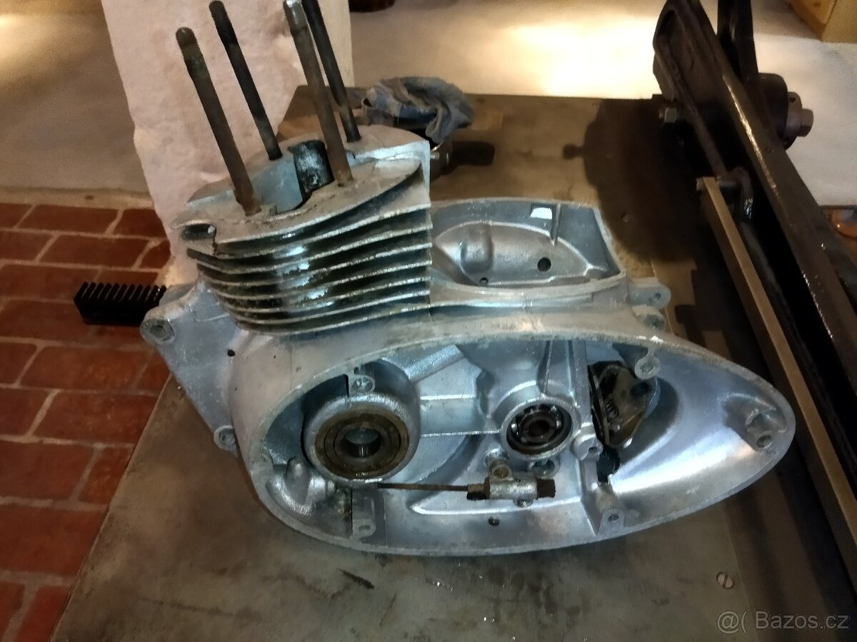 Jawa 250 Pérák zbrojovka