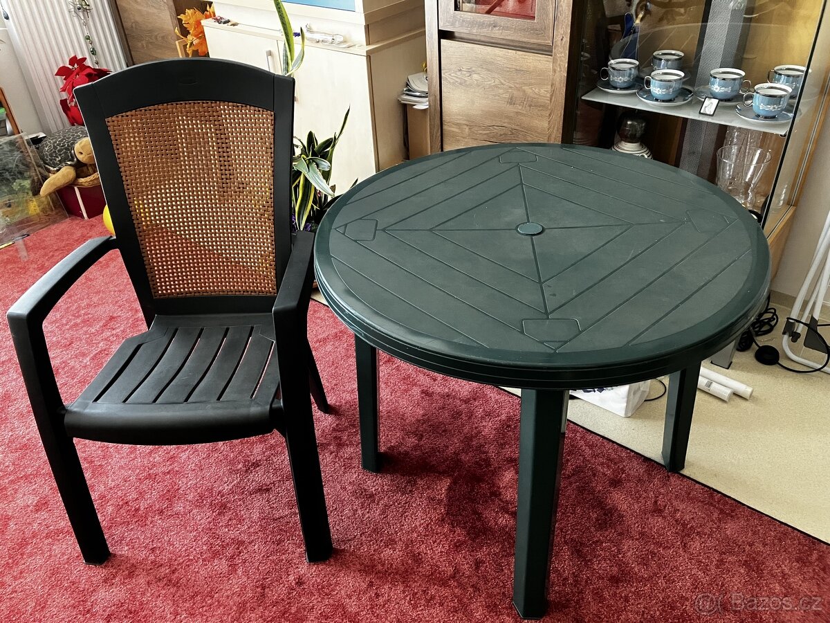 Zahradní židle, stůl, lavice