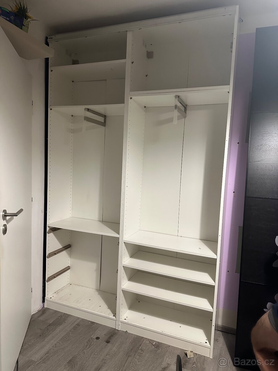 Skříň a skříňky