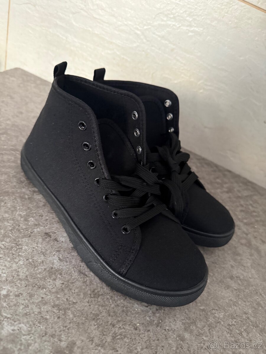 Tenisky, pláťáky, boty