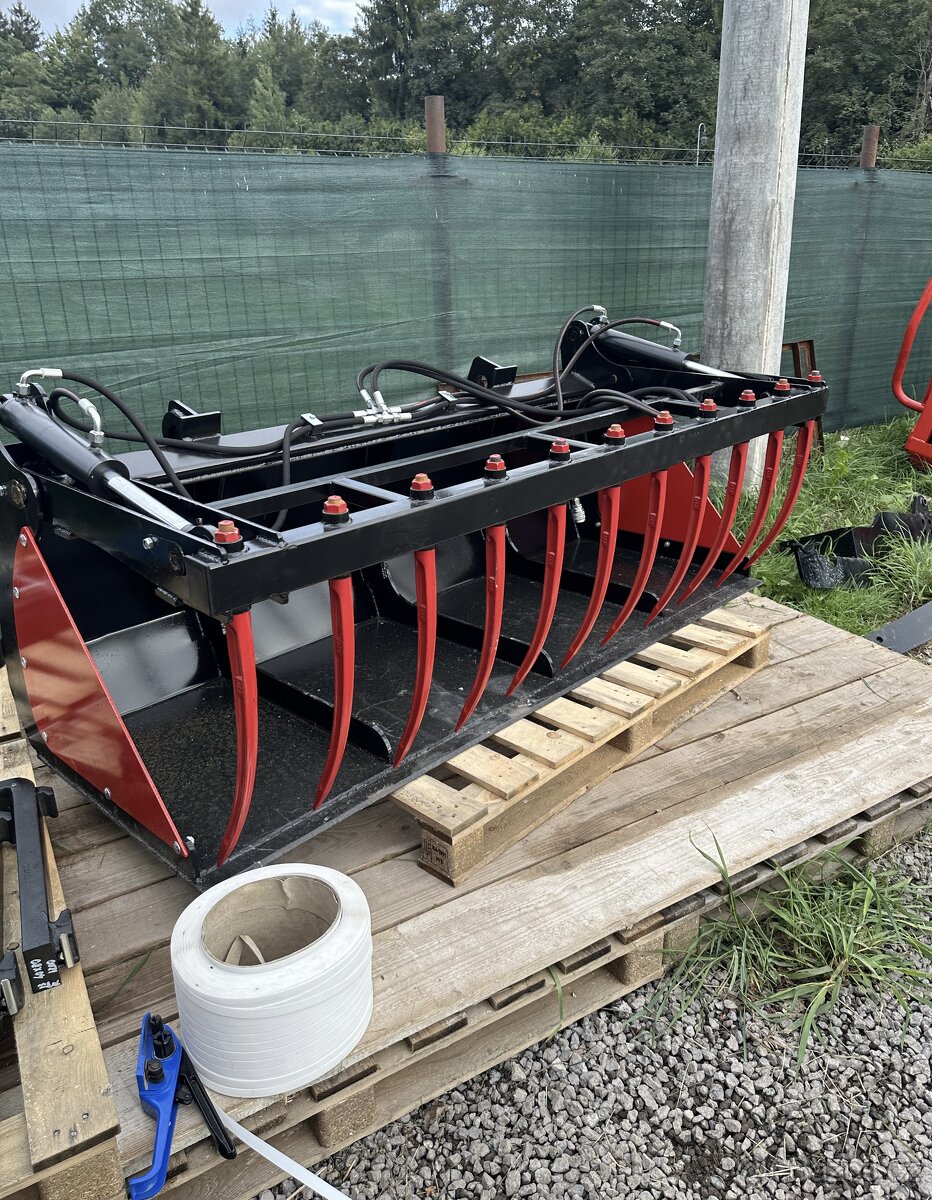 Lopata na traktor nakladač manipulátor