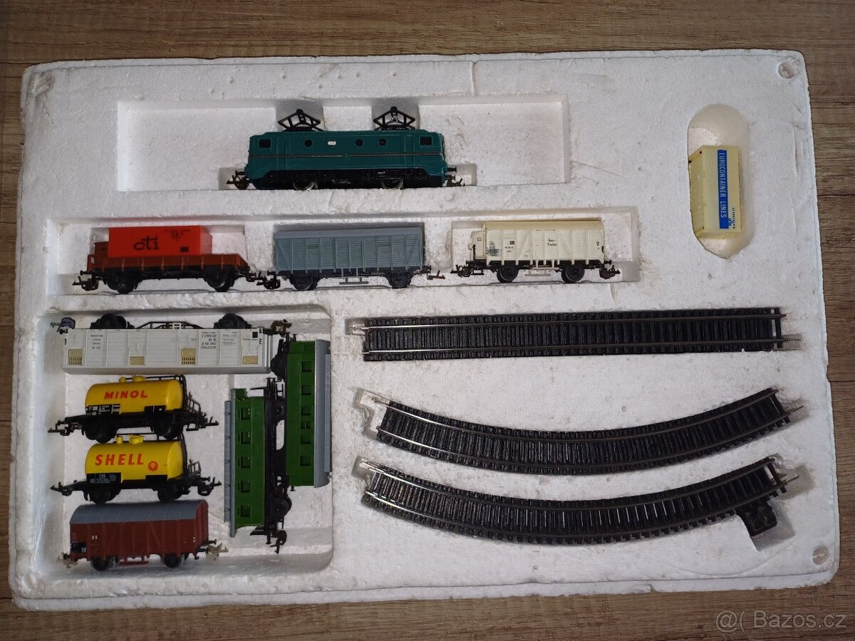Set mašinky s vagonkama. TT