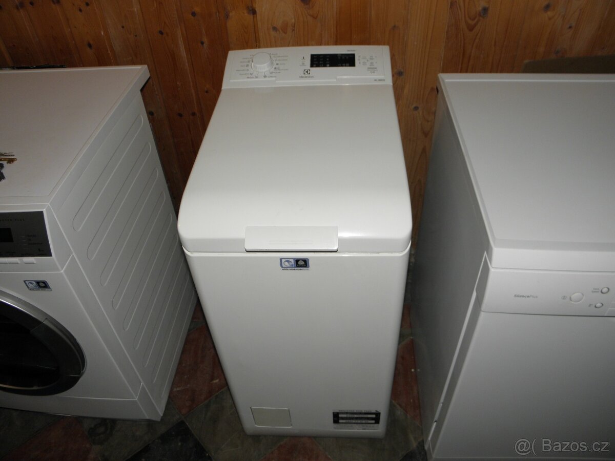 Vrchem plněná pračka Electrolux
