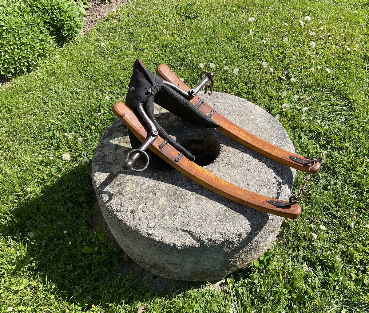 Starožitný chomout po renovaci