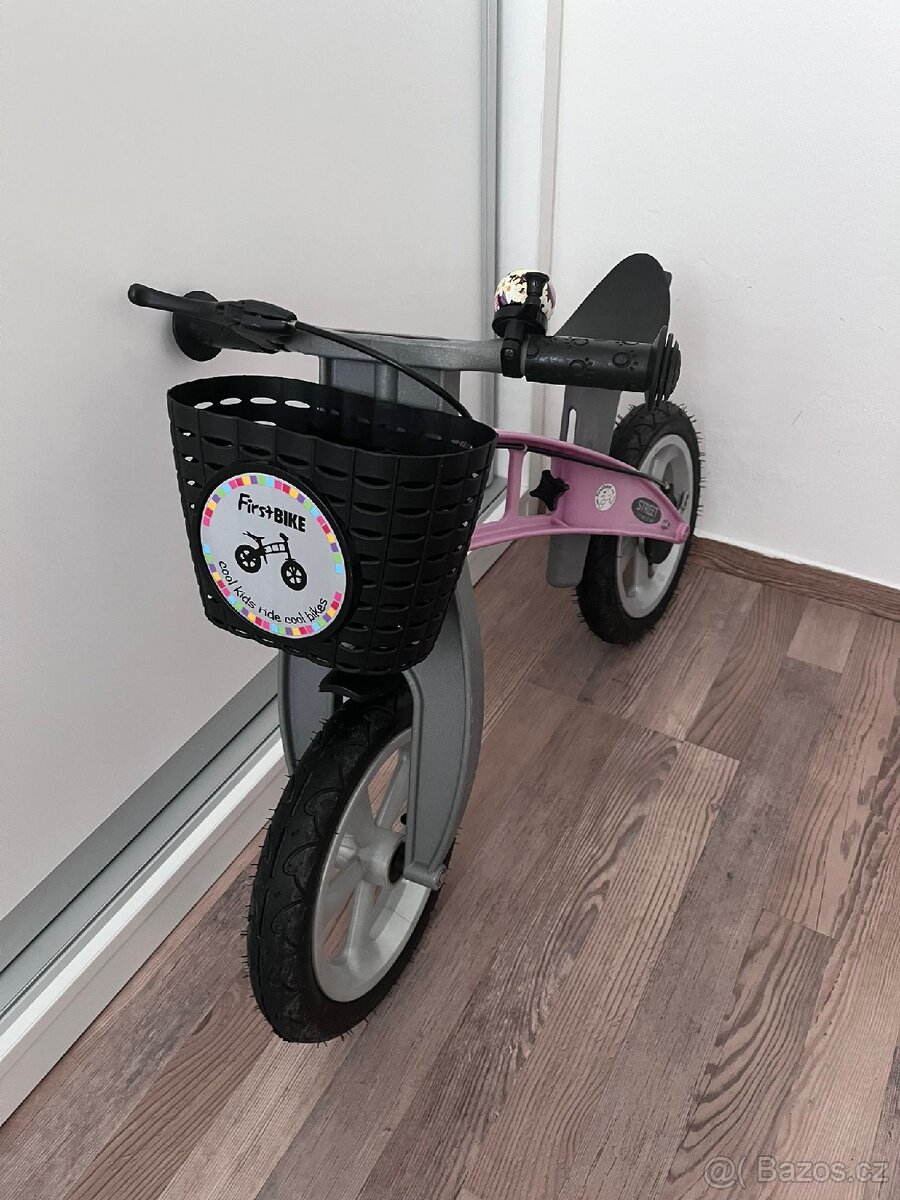 Odrážedlo FirstBIKE + helma XS BTWIN