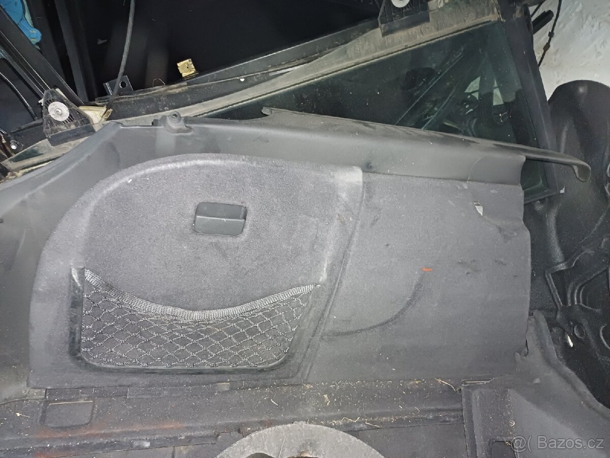 AUDI A4 B6- obložení kufru