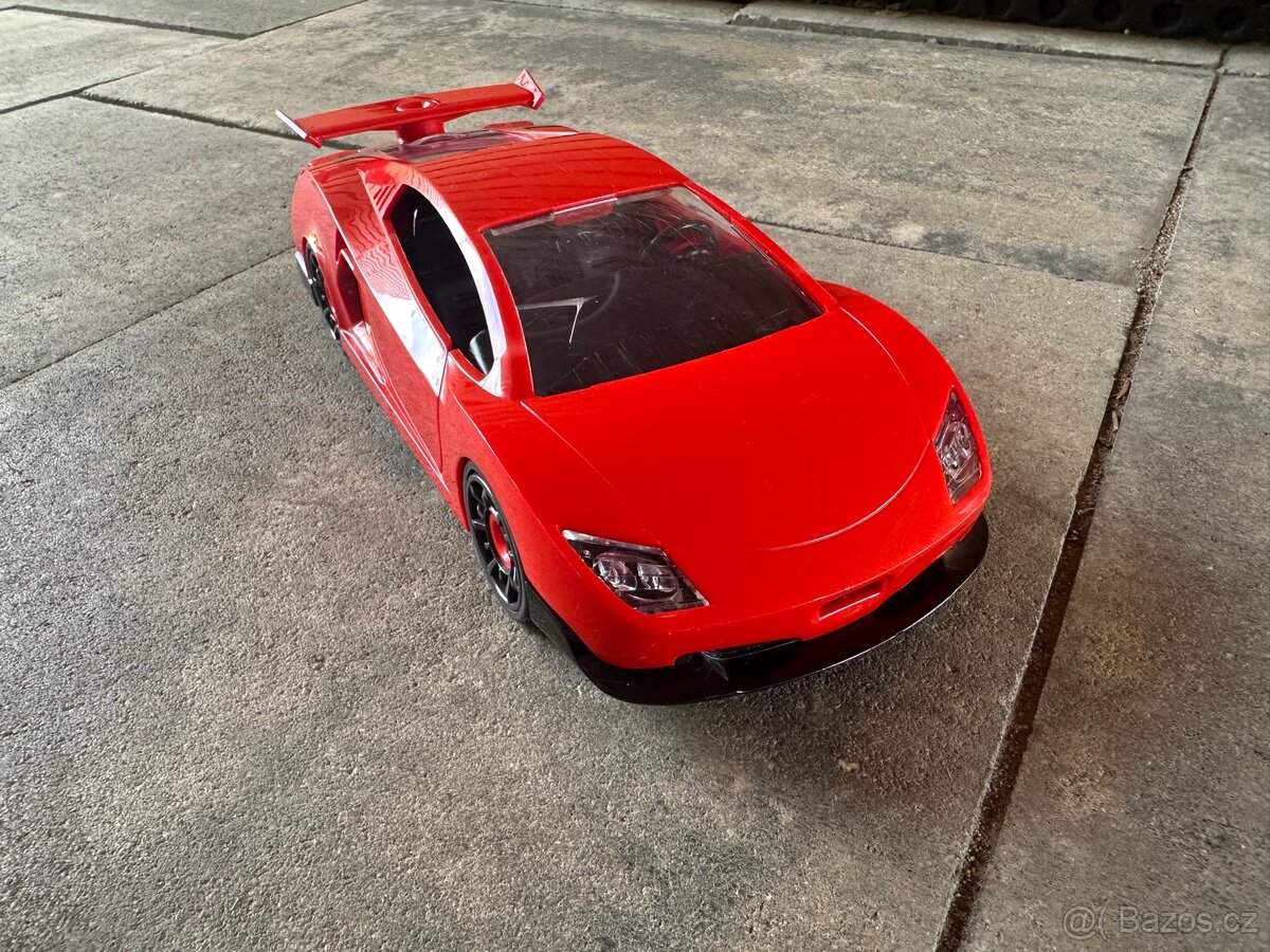 Revell plastikový model sportovního auta 1:24