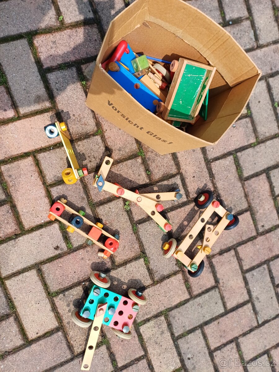 Prodám starožitnou dřevěnou dětskou stavebnici