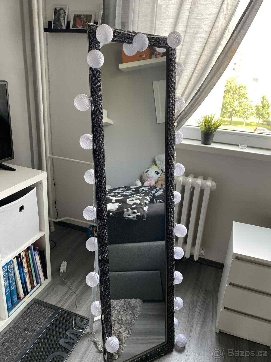 stojací zrcadlo 39x149cm se světýlky