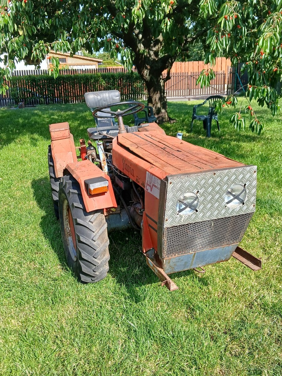 MALOTRAKTOR SLAVIA TV 824