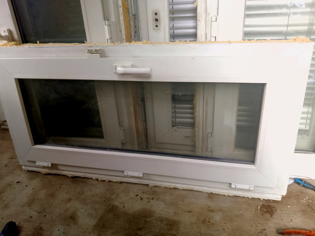 3 okna 118 x 55 cm doprava