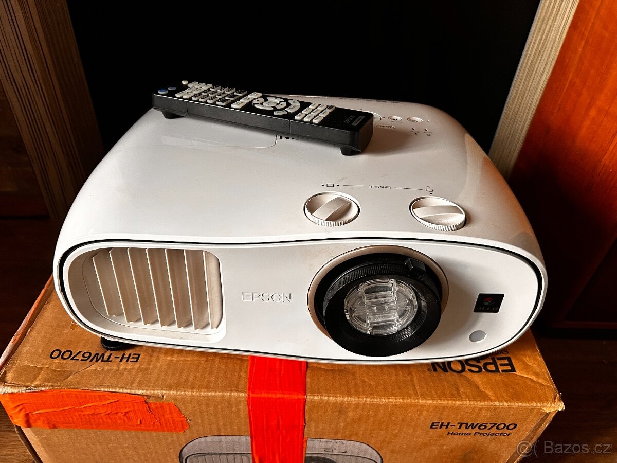 Projektor Epson EH-TW6700