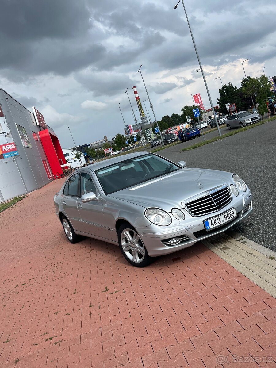 Mercedes W211