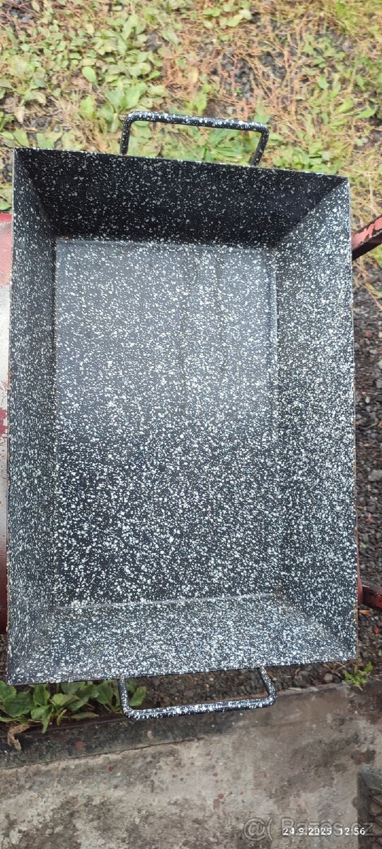 Prodam pekac smaltovany do kuchyne nebo pro uzenare