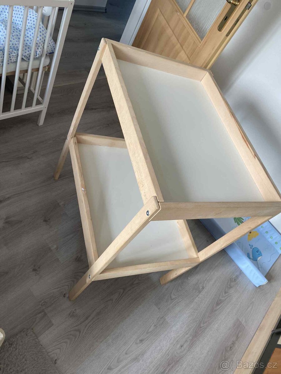 Přebalovací pult