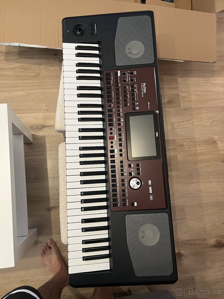 KORG PA 700