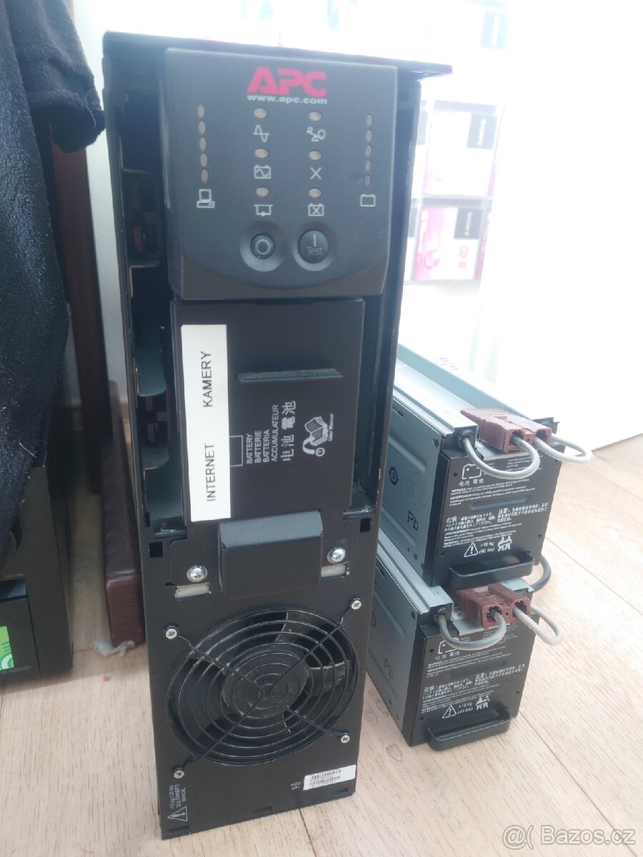 Výkonná APC Smart-UPS RT 5000VA SURTD5000XLI