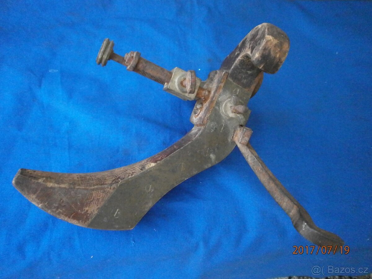 Starý hoblík a vrtačka