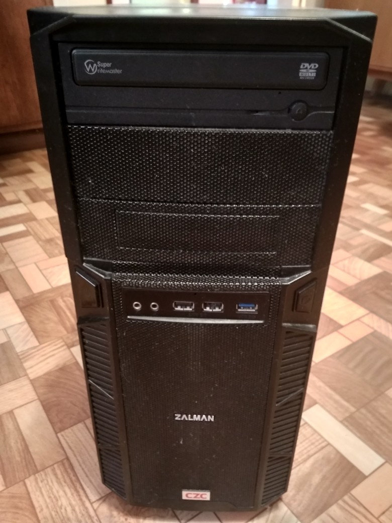 Stolní počítačová sestava