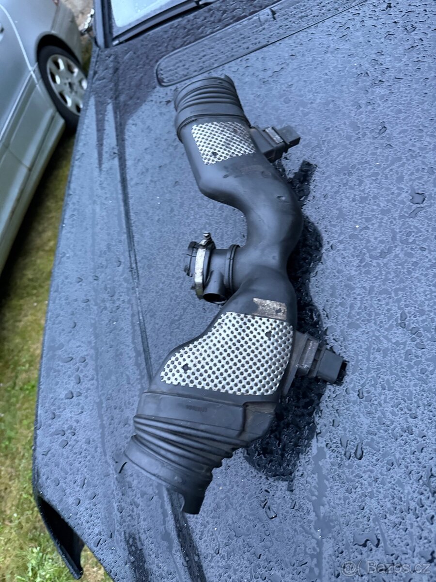 Prodám sací potrubí, váha vzduchu,sani, na Mercedes,OM642.