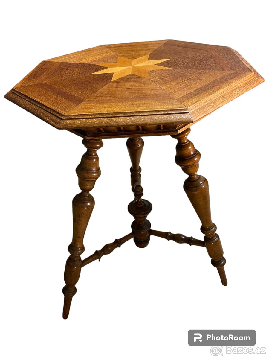 Intarzovaný odkládací konferenční stolek masiv – historismus