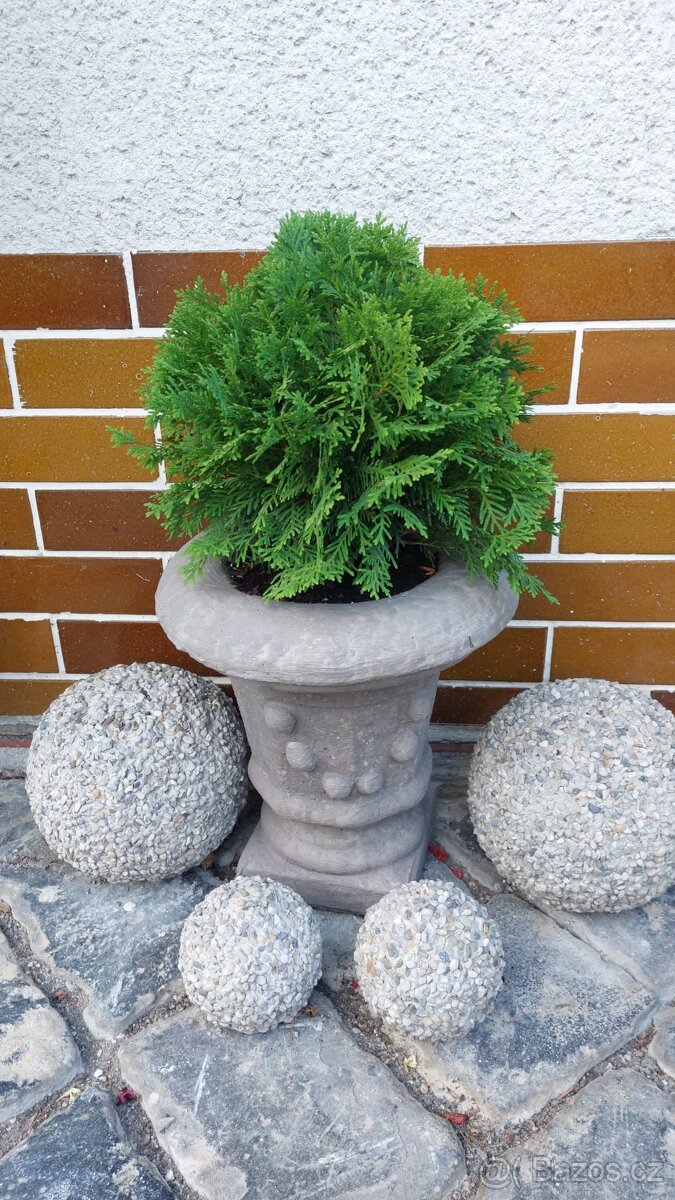 Betonový květináč